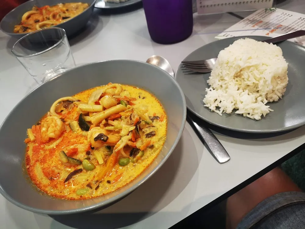 Sauté de Crevettes Curry Rouge